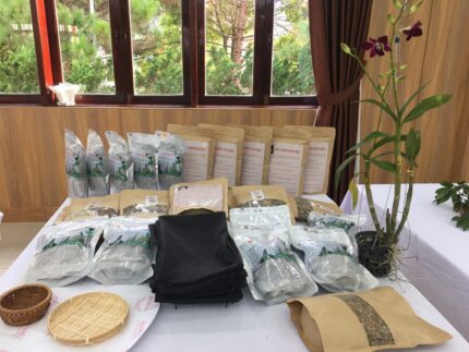 Muối chườm thảo dược